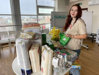 В Якутии выпускникам детских домов передали наборы с гуманитарной помощью / ЯСИА   Республика Саха (Якутия)