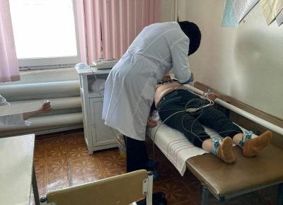 Медбригада РКБ №3 провела прием жителей сел Чурапчинского района / ЯСИА  Чурапчинский Республика Саха (Якутия)