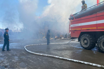 В Якутске огнеборцы успешно ликвидировали пожар в расселенном доме / ЯСИА Якутск Якутск Республика Саха (Якутия)