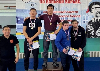 Якутские борцы завоевали пять медалей Всероссийского турнира в Элисте / ЯСИА   Республика Саха (Якутия)