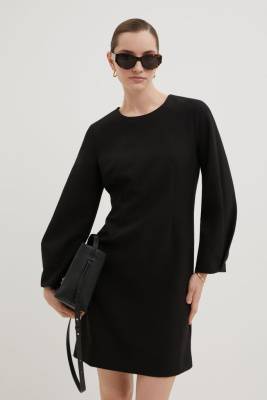 Платье с широкими рукавами