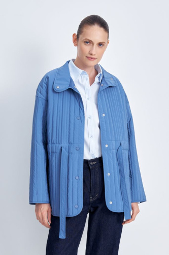 Утепленная куртка на кулиске с воротником-стойкой