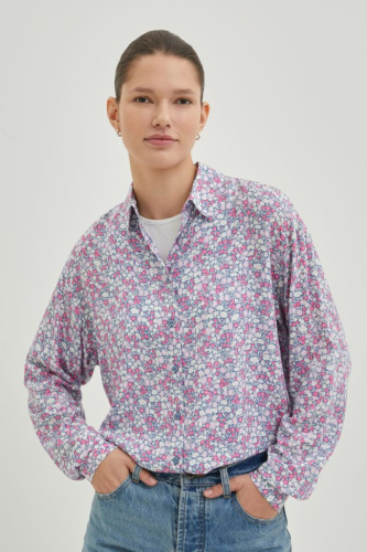 Блузка свободного кроя с отложным воротником