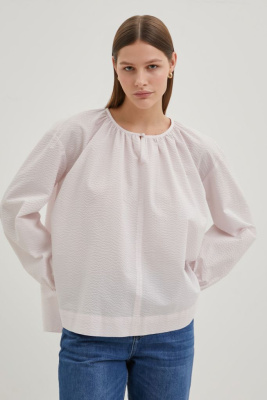 Блузка с округлым вырезом свободного силуэта