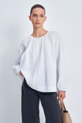 Блузка с округлым вырезом свободного силуэта