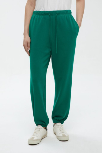 Спортивные брюки на резинке