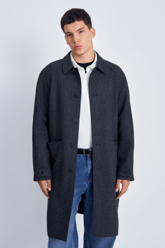 Однобортное пальто с отложным воротником