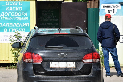 Чинить машины по ОСАГО предлагают подержанными запчастями / ЯСИА   