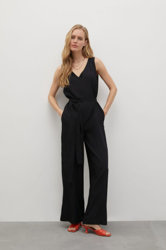 Комбинезон с v-образным вырезом