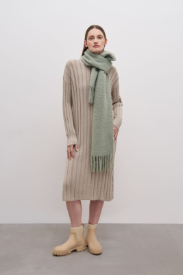 Вязаное платье с длинным рукавом