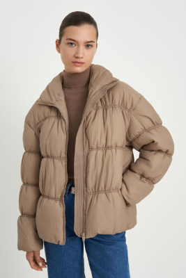 Стеганая куртка с воротником-стойкой