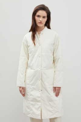 Утепленное пальто с поясом