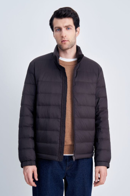 Стеганый пуховик с воротником-стойкой