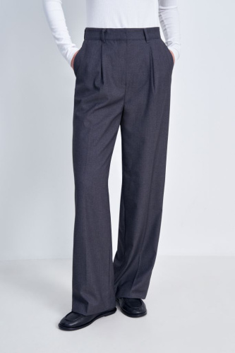 Брюки со стрелками широкого силуэта