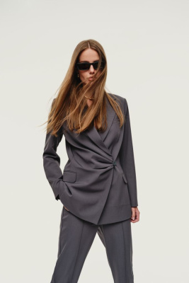 Жакет двубортный с v-образным вырезом