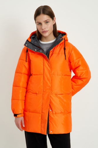 Стеганая утепленная куртка с капюшоном