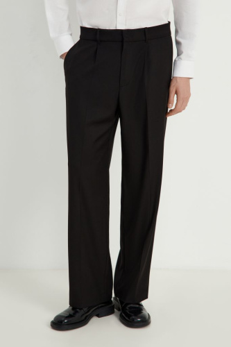 Брюки свободного кроя со стрелками