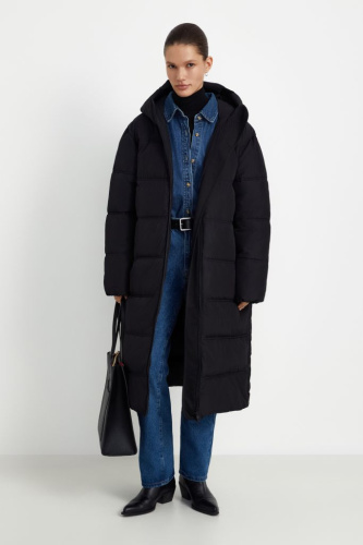 Утепленное пальто с капюшоном