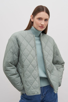 Утепленная стеганая женская куртка