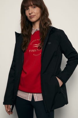 Спортивная ветровка приталенного силуэта