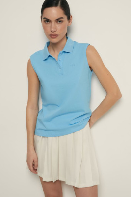 Поло без рукавов приталенного силуэта