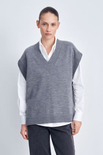 Жилет из шерсти с v-образным вырезом