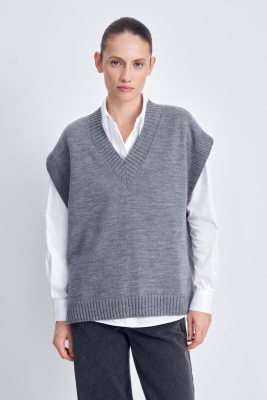 Жилет из шерсти с v-образным вырезом