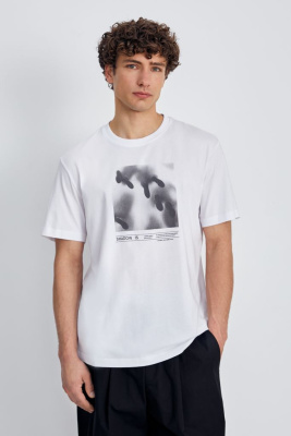 Свободная футболка с принтом