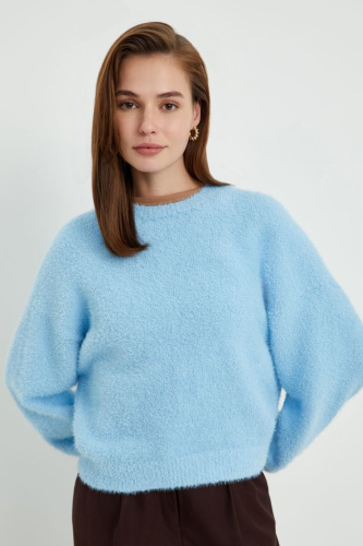 Джемпер свободного силуэта с объемными рукавами