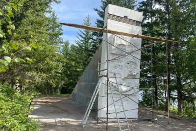 В селе Сунтар началось благоустройство территории памятника воинам-землякам / ЯСИА   