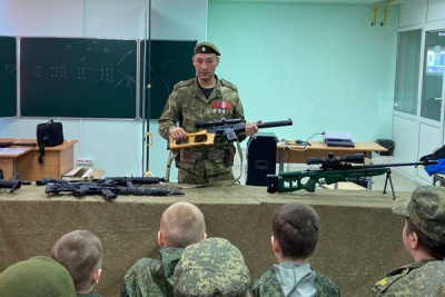 Сотрудники «Белый медведь» посетили кадетов военно-патриотического клуба «Молодая Якутия» / ЯСИА   Республика Саха (Якутия)