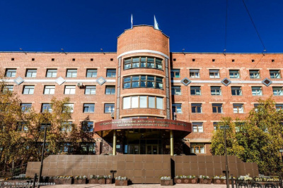 Ил Тумэн принял закон о ежемесячной выплате на детей от 8 до 17 лет / Дьулустаан Сергеев   Мирнинский