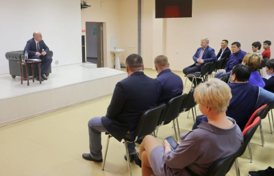 Глава района рассказал студентам о перспективах алмазного края /   Мирнинский Мирнинский