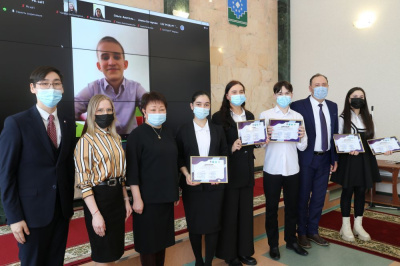 Учащиеся провели игру «Модель Мирнинского районного Совета депутатов» /   Мирнинский Республика Саха (Якутия)