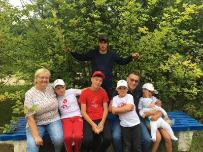 Семья Вершининых: служить людям /   Мирнинский Мирнинский