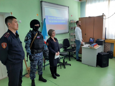 Школьникам рассказали о подвигах солдат /   Мирнинский Мирнинский