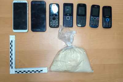 В поселке Мохсоголлох задержаны злоумышленники, которые пытались совершить переброс запрещенных предметов в колонию строгого режима / ЯСИА   