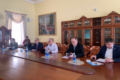 В главной библиотеке Якутии обсудили роль личности в развитии государственности республики / ЯСИА   Республика Саха (Якутия)