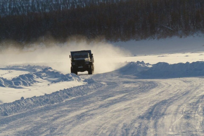 Сенатор Анатолий Широков призвал придать зимникам правовой статус / ЯСИА   