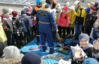 Алданские спасатели, пожарные и инспекторы ГИМС провели профилактическое мероприятие / ЯСИА  Алданский Республика Саха (Якутия)