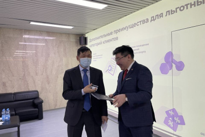 Руководство Комдрагметалла получило Карты жителя Якутии / ЯСИА   Республика Саха (Якутия)