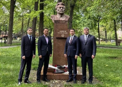 В Кыргызстане почтили память Максима Аммосова / ЯСИА   