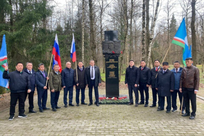 Делегация Якутии почтила память основателей республики митингом на полигоне «Коммунарка» / ЯСИА   Республика Саха (Якутия)