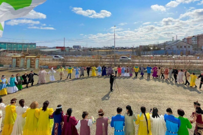 В Якутске коллектив школы-интерната для неслышащих исполнил осуохай / ЯСИА Якутск Якутск Республика Саха (Якутия)