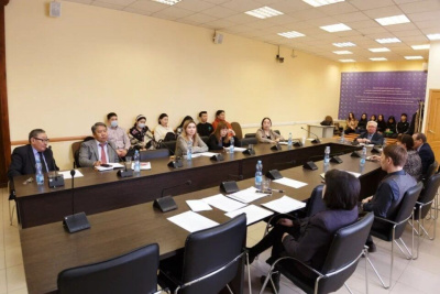 Развитие государственности и конституции в Якутии обсудили на круглом столе СВФУ / ЯСИА   Республика Саха (Якутия)