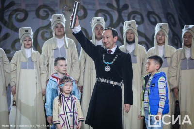 Глава Якутии передал капсулу времени с посланием будущим поколениям / Анастасия Филиппова   Республика Саха (Якутия)