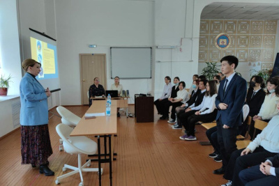 Ольга Балабкина провела урок государственности для учеников Технического лицея Якутска / ЯСИА Якутск Якутск Республика Саха (Якутия)