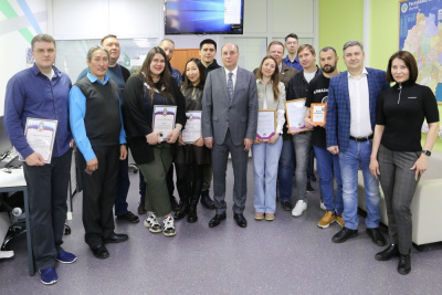 Александр Басыров поздравил давних партнеров /   Мирнинский Мирнинский