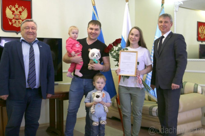 На сессии Горсовета наградной блок приурочили ко Дню местного самоуправления /   Мирнинский Мирнинский