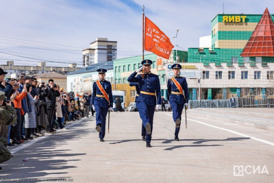 В Якутске водрузили символ Знамени Победы / ЯСИА Якутск Якутск Республика Саха (Якутия)